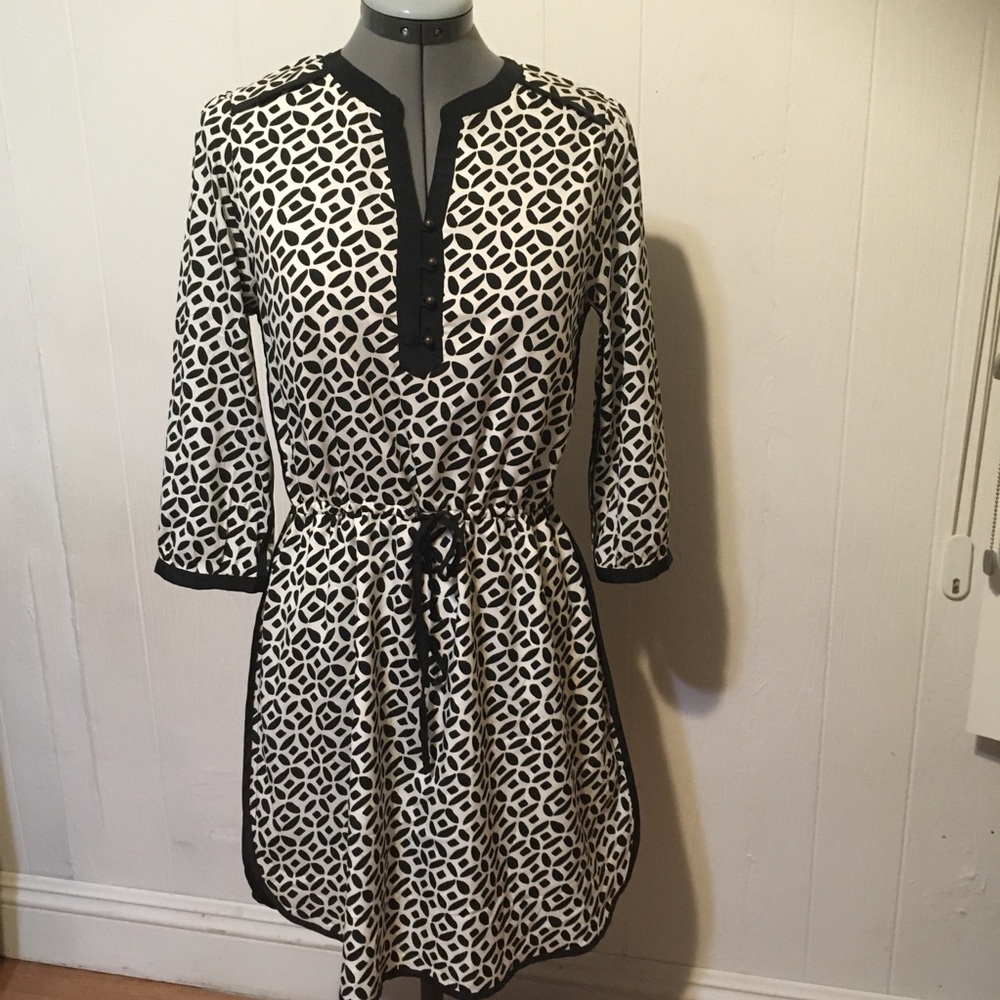 Nair ivory/ black  NWOT 3/4 sleeve dress size S..